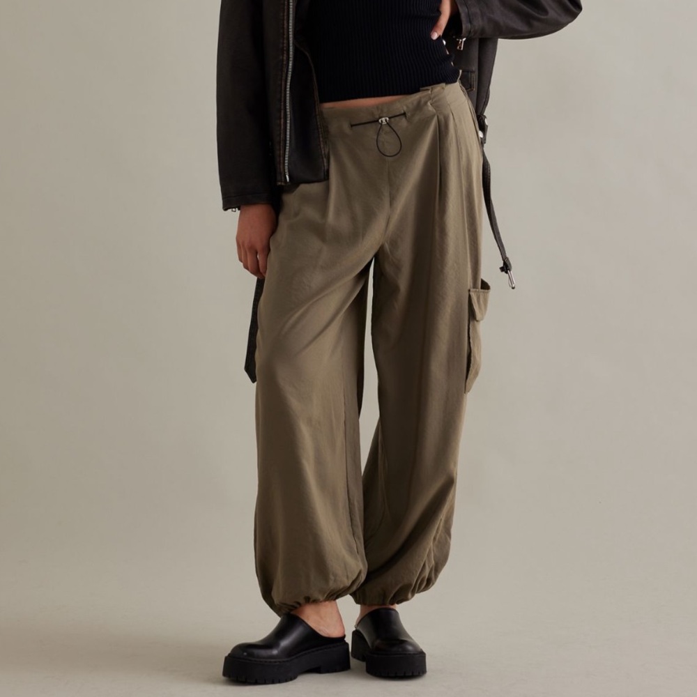 By Anthropologie Bungee Parachute Pants olive green